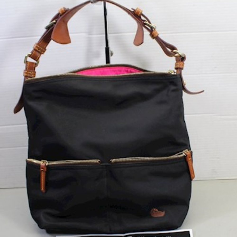 Dooney & Bourke medium pocket sac